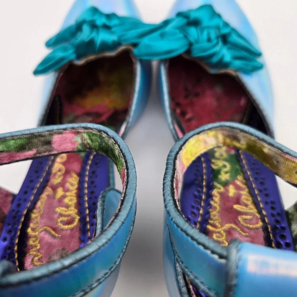 Irregular Choice NEW Summer Breeze Blue Iridescent Holographic W/Bows Sz 39 US 8